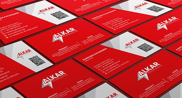 Układ wizytówek firmy ALKAR Professional w kolorze czerwono-białym, z kodem QR i danymi kontaktowymi, ułożonych pod kątem na białym tle.