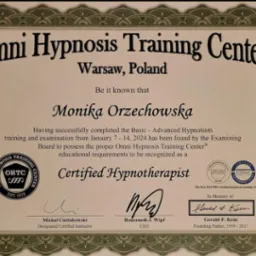 Certyfikat ukończenia szkolenia z hipnoterapii wydany przez Omni Hypnosis Training Center w Warszawie dla Moniki Orzechowskiej, z datą ukończenia styczeń 2024, z podpisami Michała Cieślakowskiego...