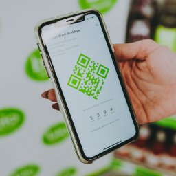 Aplikacja mobilna - wirtualny klucz do otwierania drzwi do sklepu samoosbługowego 24/7