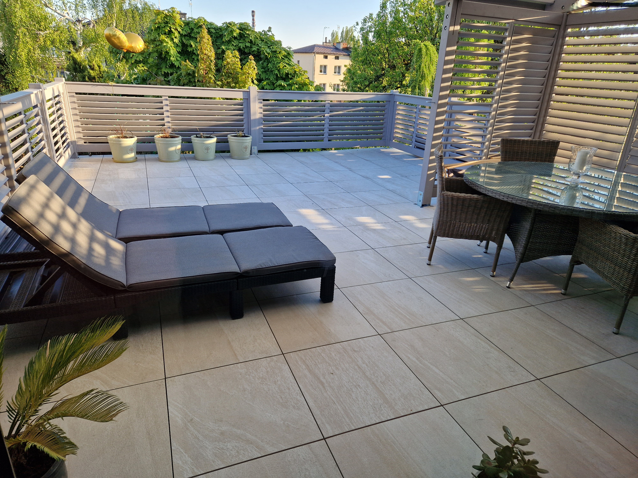 Realizacja tarasu na systemie z płytkami Italgraniti.