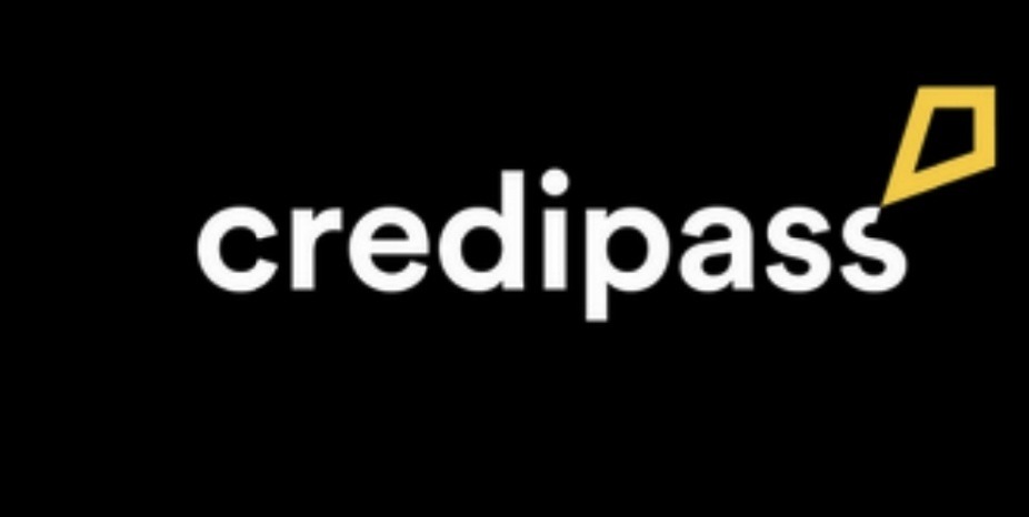 Logo firmy Credipass z Gdyni na czarnym tle, biały napis i żółty symbol w prawym górnym rogu.