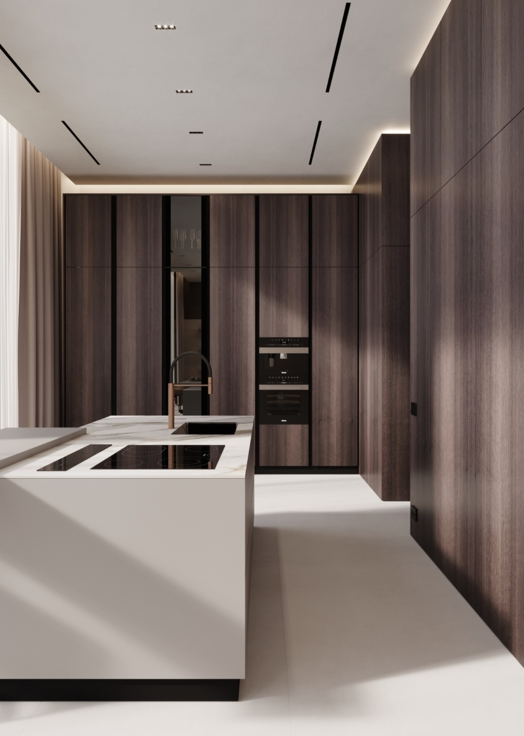 Minimalistyczna kuchnia z ciemnego drewna z wyspą kuchenną i elementami w kolorze złota, oświetleniem punktowym i zasłonami w tle.