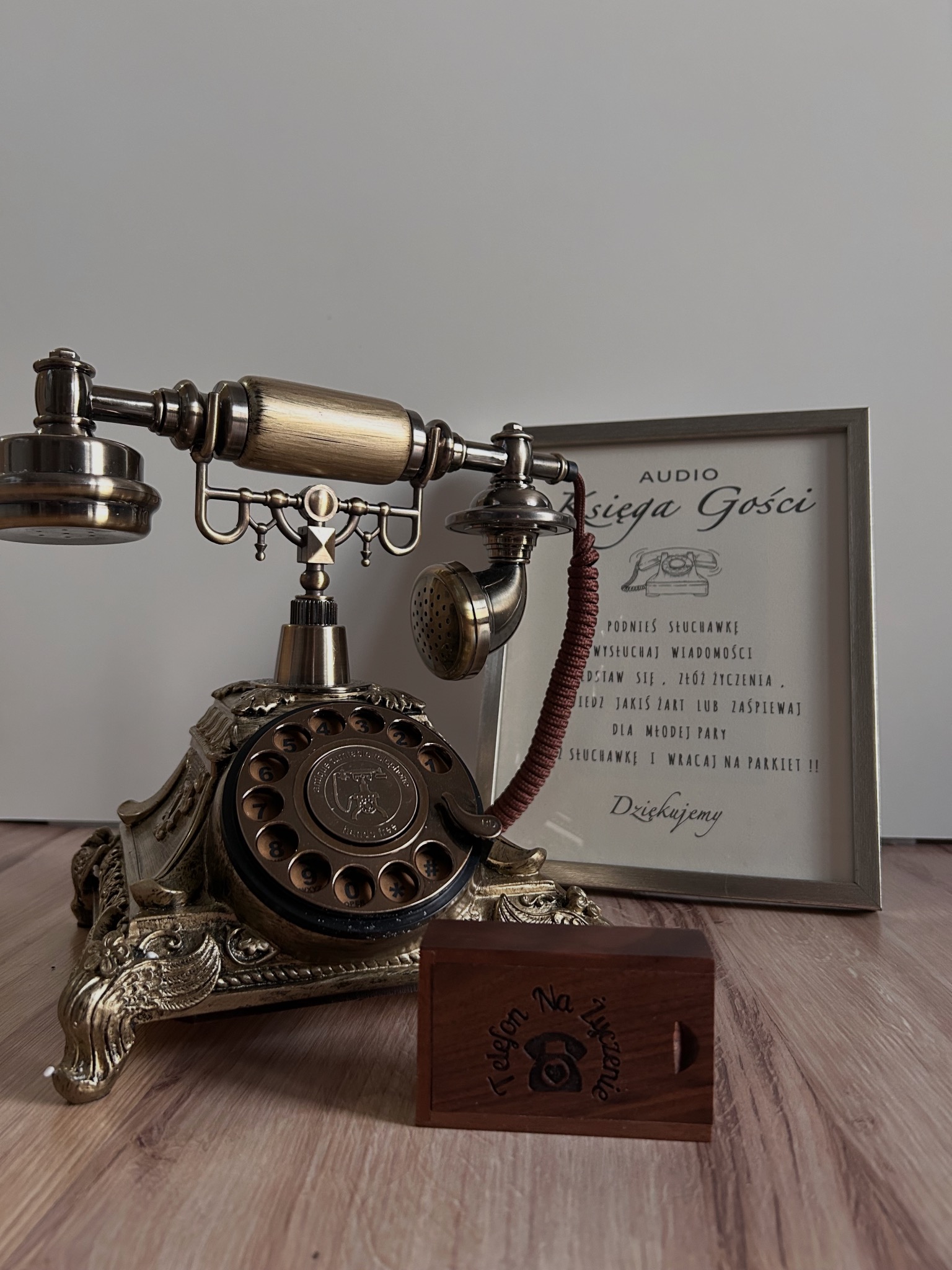 Telefon życzeń.