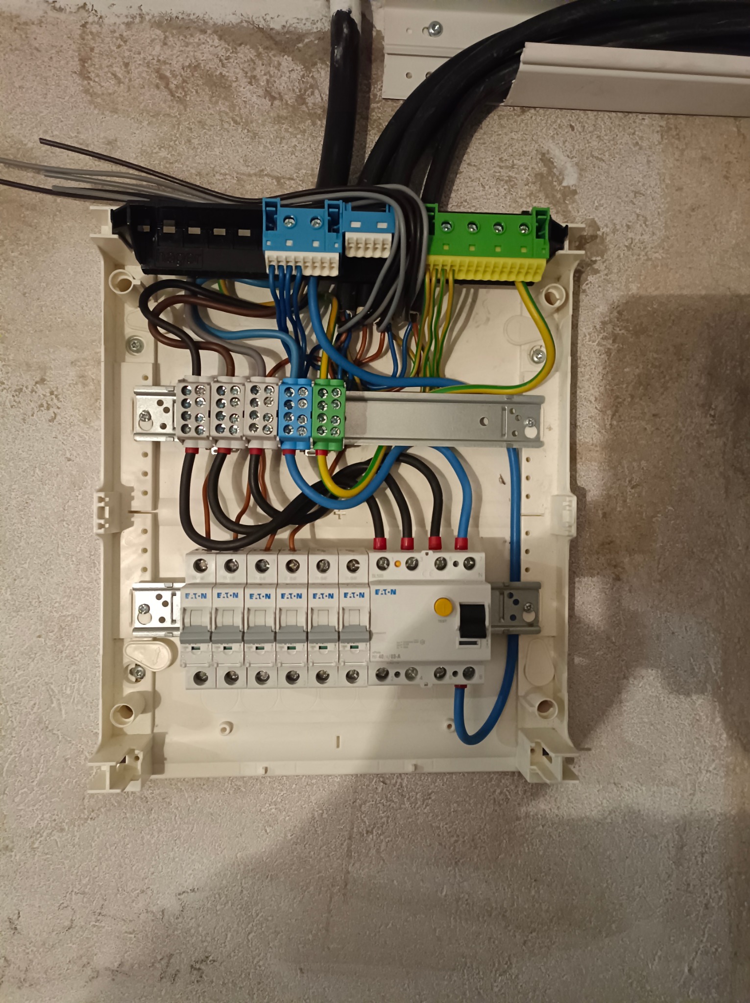 Mała podrozdzielnica w domu klienta