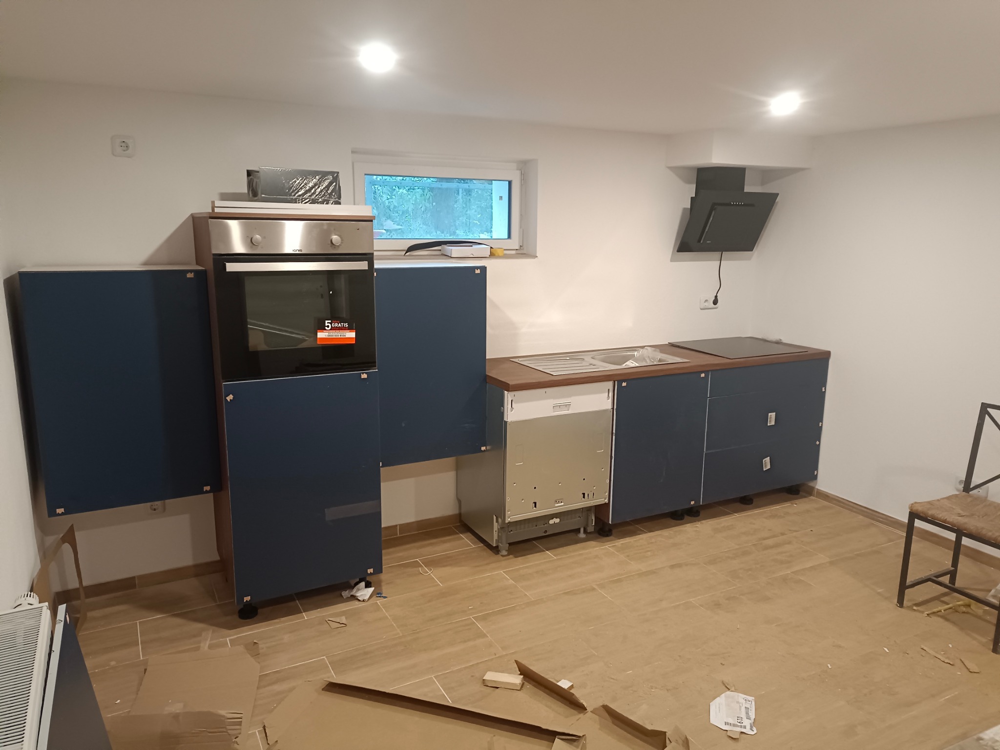 Montaż kuchni, prace w trakcie