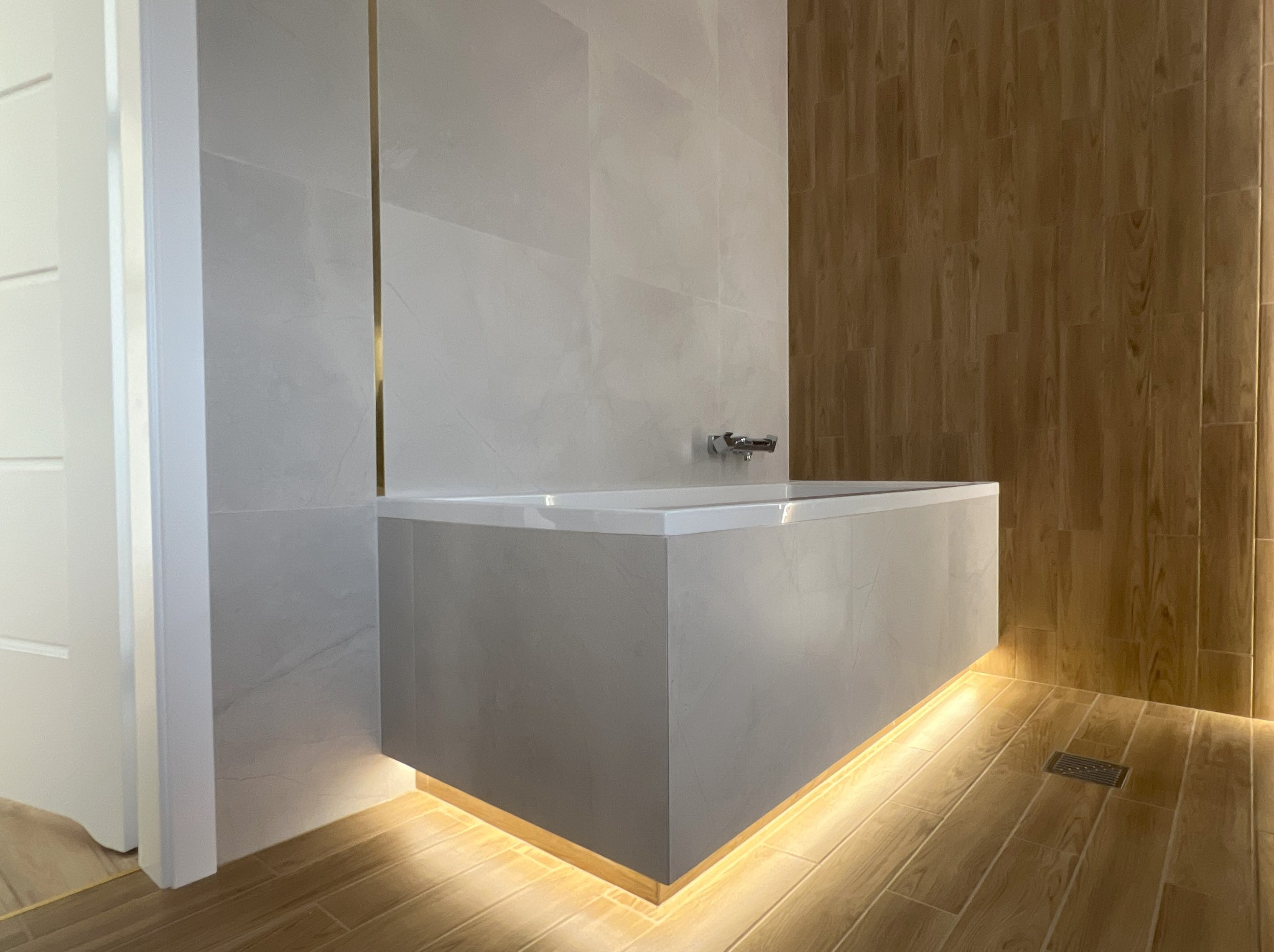 Oferujemy remont łazienki pod klucz – od projektu po wykończenie, zapewniając pełną funkcjonalność i elegancki wygląd.