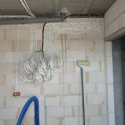 Podejście przewodów pod rozdzielnicę główną