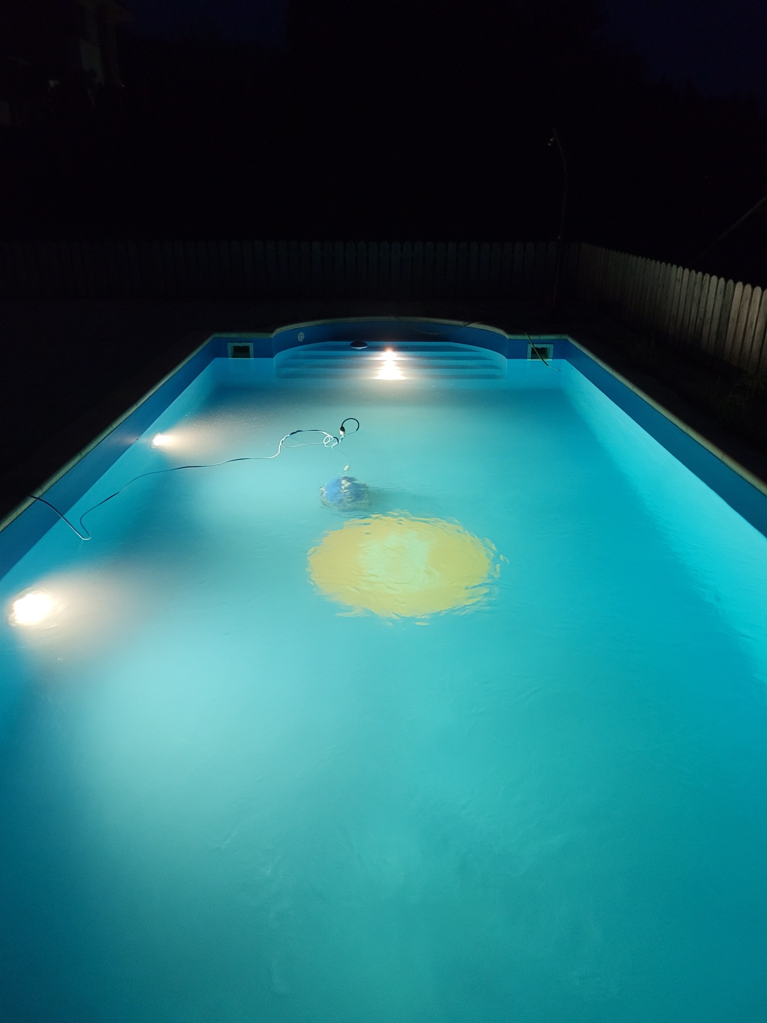 Oświetlenie basenu.