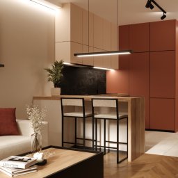 NAVRO. - Studio Projektowe - mgr inż. arch. Piotr Nawrocki - Nowoczesna kuchnia z wyspą i hokerami w neutralnej kolorystyce, uzupełniona o elementy dekoracyjne, takie jak abstrakcyjny obraz i bukiet suszonych kwiatów.