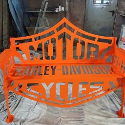 Ławka dla fana motorów. 