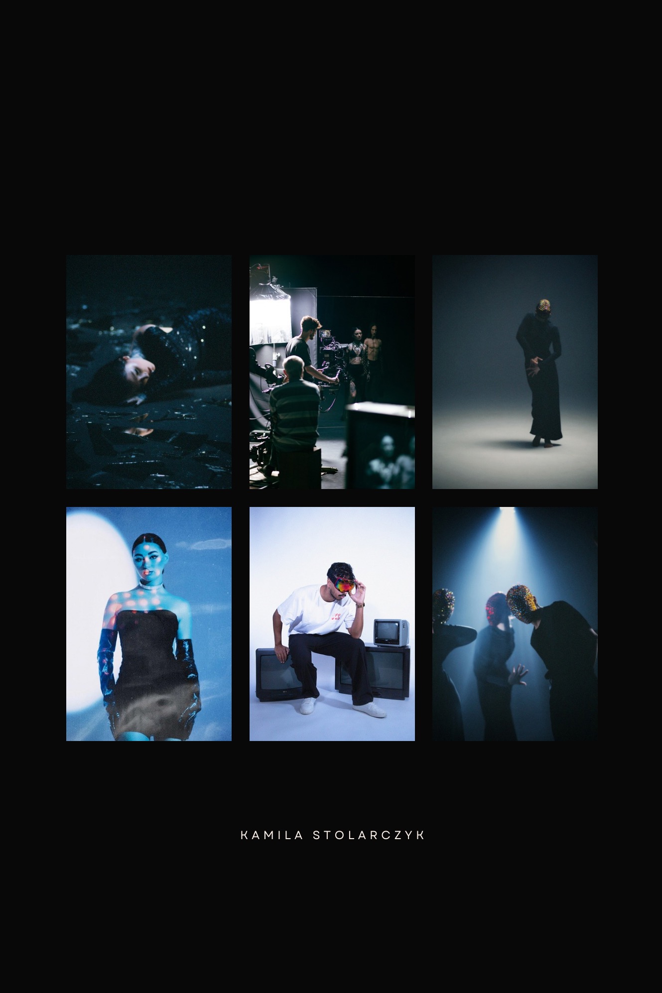 Sześć miniaturek zdjęć: kobieta w cekinach leżąca w wodzie, ekipa filmowa podczas kręcenia sceny, postać w długiej sukni i złotej masce, modelka z niebieskim makijażem i w czarnej sukience...