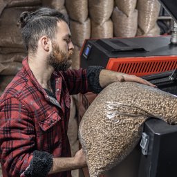 Nasze pellety charakteryzują się doskonałymi właściwościami spalania, które przekładają się na efektywność i ekonomię ogrzewania. Dzięki wysokiej kaloryczności i niskiej zawartości wilgoci, pellety.