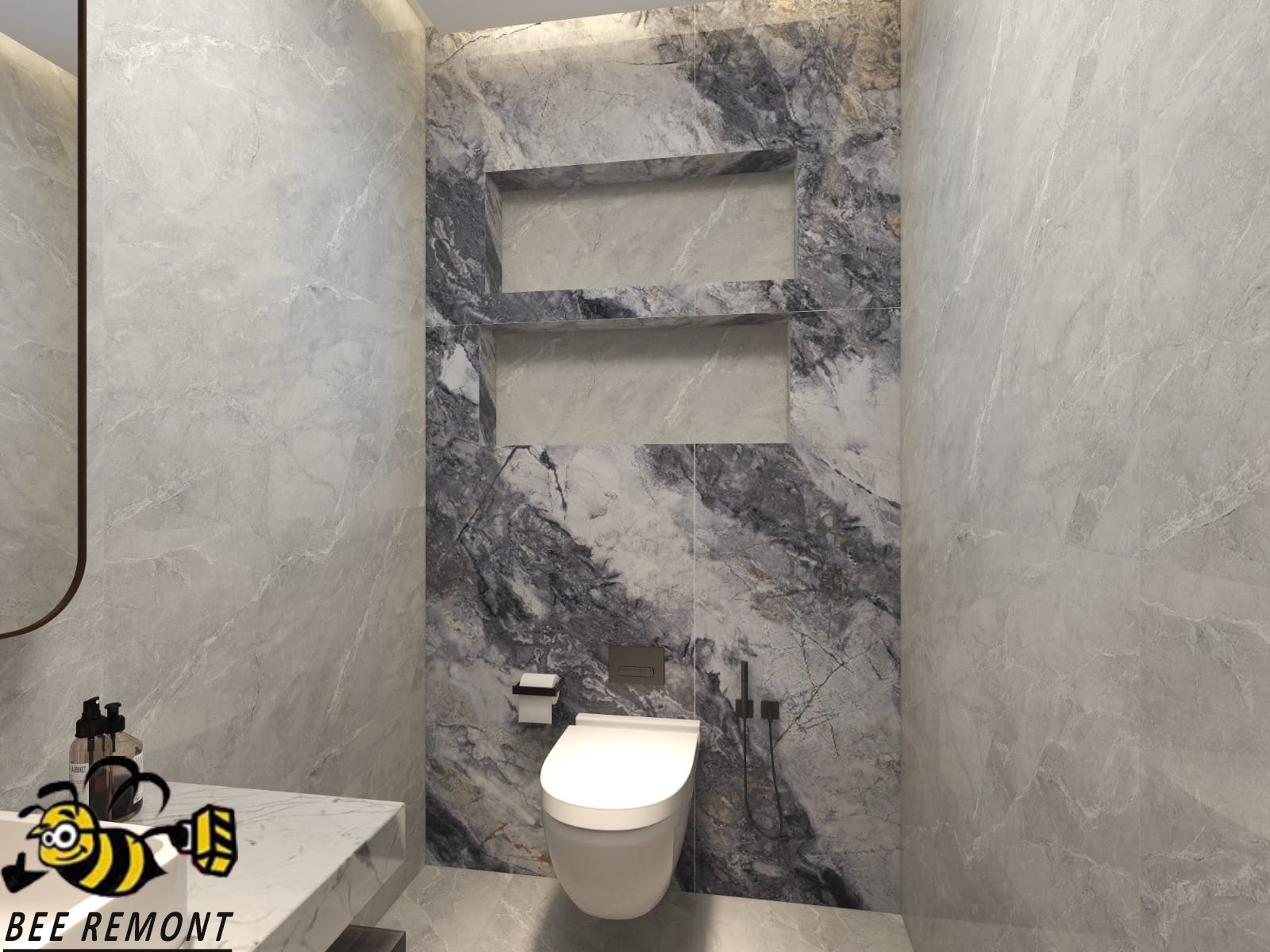 Nowoczesna łazienka z marmurowymi płytkami w odcieniach szarości i czerni, z wnękami w ścianie i podwieszaną toaletą, widoczny fragment umywalki z logo firmy.