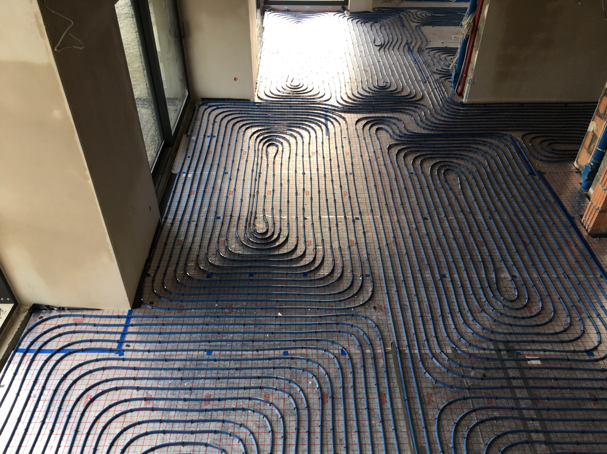 Wykonanie instalacji ogrzewania podłogowego. System Kan-therm Blue Floor