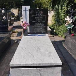 Najnowsza realizacja. Nagrobek viscount + czarny 120x250 cm. Miejsce montażu Nowy Dwor Mazowiecki.