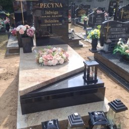 Pomnik Astoria gold+ czarny granit. Miejsce realizacji; cmentarz Brodnica