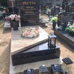 Pomnik Astoria gold+ czarny granit. Miejsce realizacji; cmentarz Brodnica