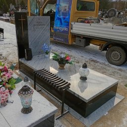 Pomnik 120x 250 cm. Cmentarz Kobyłka koło Warszawy.