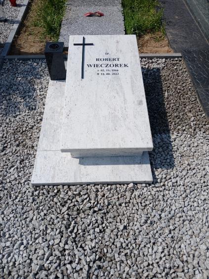 Najnowsza realizacja - nagrobek urnowy , granit rio branco. Miejsce montażu: cmentarz Pruszków Gąsin