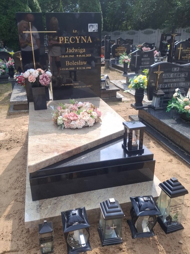 Pomnik Astoria gold+ czarny granit. Miejsce realizacji; cmentarz Brodnica