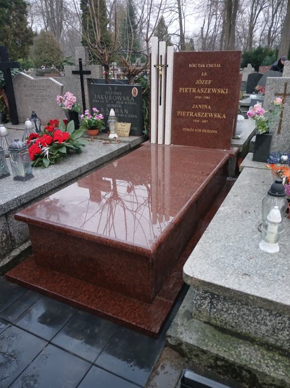 Nagrobek wykonany z granitu vanga + super white. Rozmiar 120 x 250 cm. Miejsce realizacji : Warszawa ul. Wolska