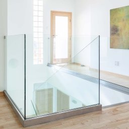 Balustrady szklane wewnętrzne