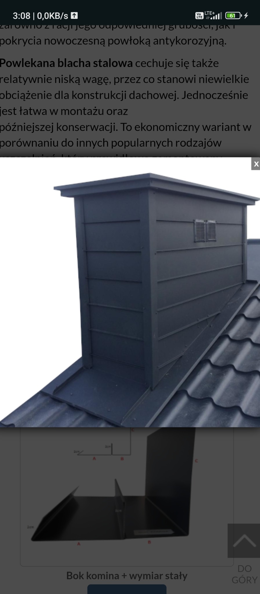 Obróbka komina z blachy stalowej na dachu z dachówki. Widoczny fragment dachu i komin z wentylacją. Na dole kadru schemat boku komina z wymiarami.