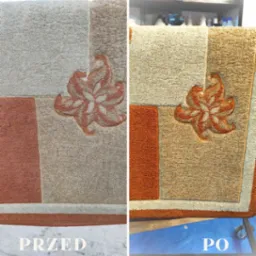 Dywan z geometrycznym wzorem i motywem kwiatowym, widok przed i po czyszczeniu, z wyraźną różnicą w kolorze i świeżości włókien.