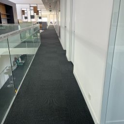 Obiekt który został kompleksowo doczyszczony, wyprany i na bieżąco jest serwisowany wraz z terenem zewnętrznym