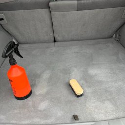 Pranie i czyszczenie tapicerki samochodowej. Kompleksowa czyszczenie samochodu wewnątrz