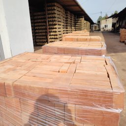 Szukasz wysokiej jakości cegły ceramicznej?
Oferujemy cegłę pełną, klasę 15, idealną do budowy Twojego domu!