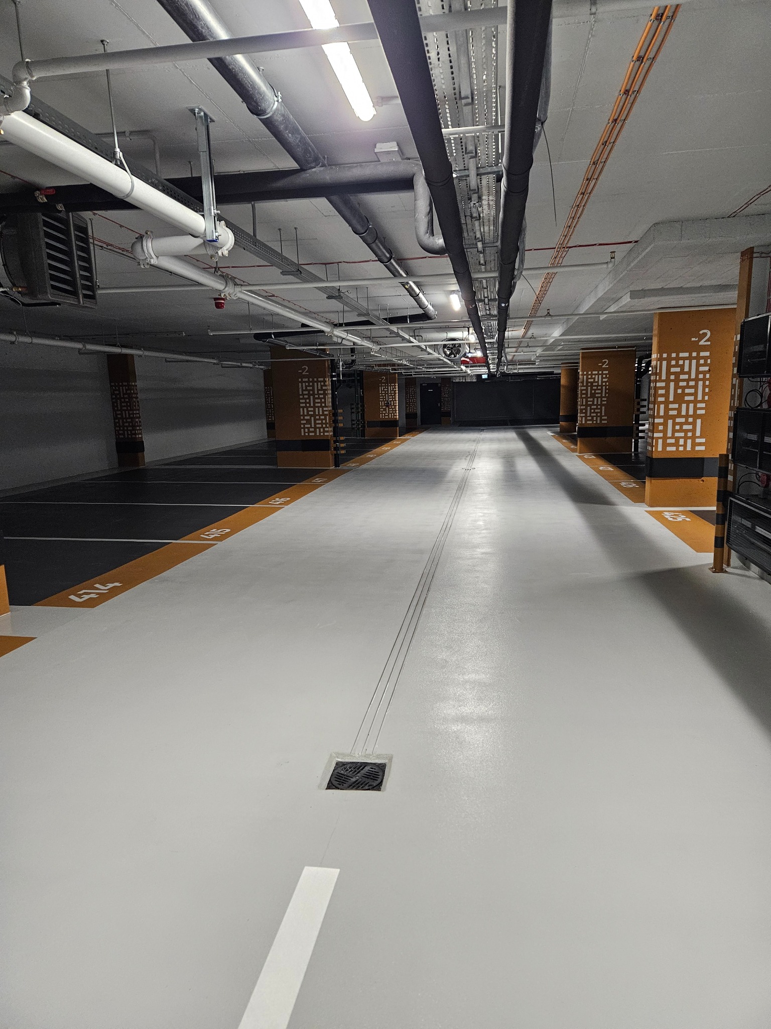 System garażowy dwa kolory. Żywica poliuretanowa.