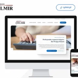 Wyświetlacz komputera stacjonarnego i smartfona prezentujące stronę internetową biura rachunkowego Sylmir z nagłówkiem 'Profesjonalne wsparcie księgowe dla Twojego biznesu', z dłońmi na klawiaturze...