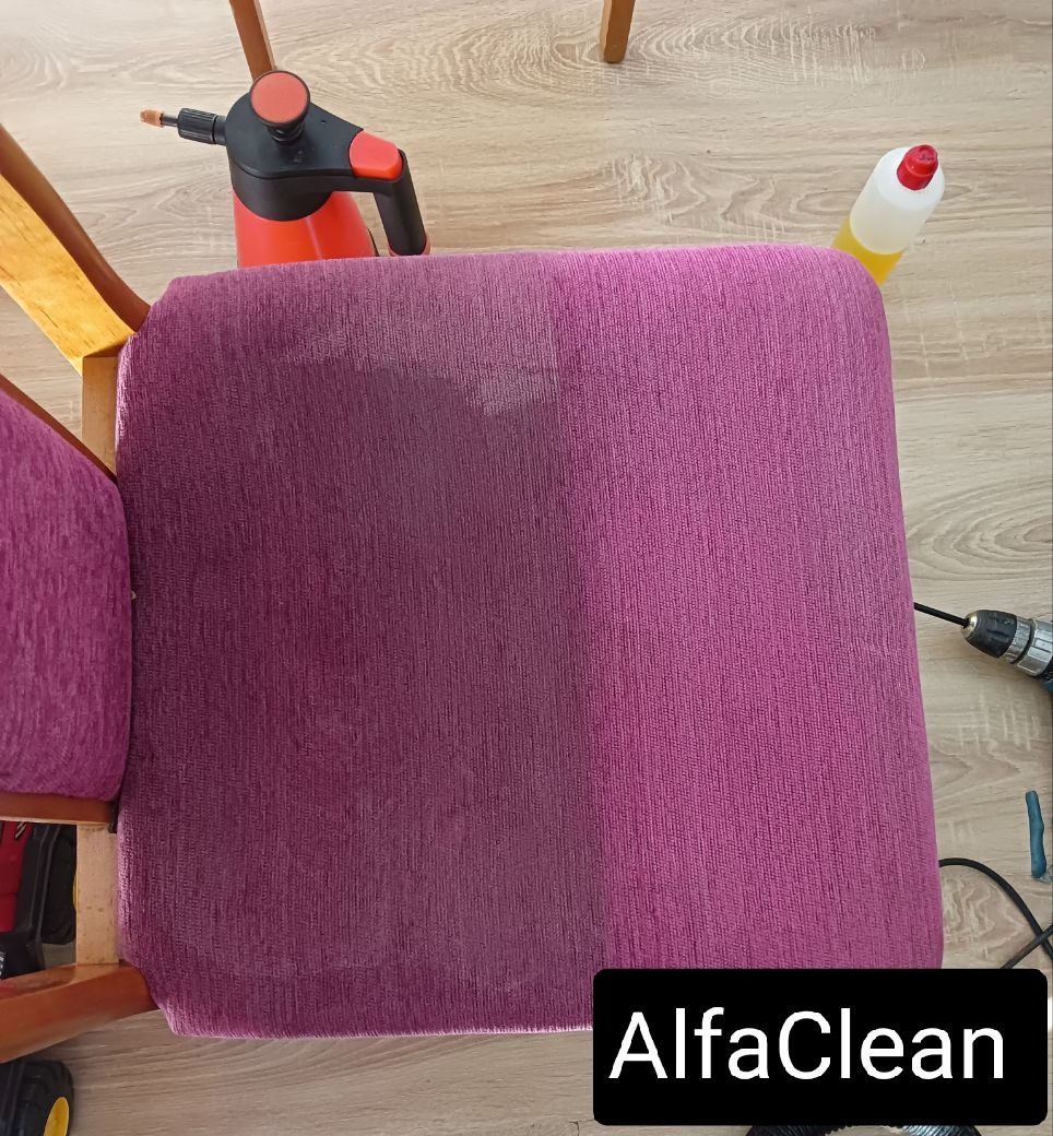 Fioletowe krzesło z widoczną różnicą w czystości tapicerki po lewej stronie, obok butelka środka czyszczącego i spryskiwacz ciśnieniowy.