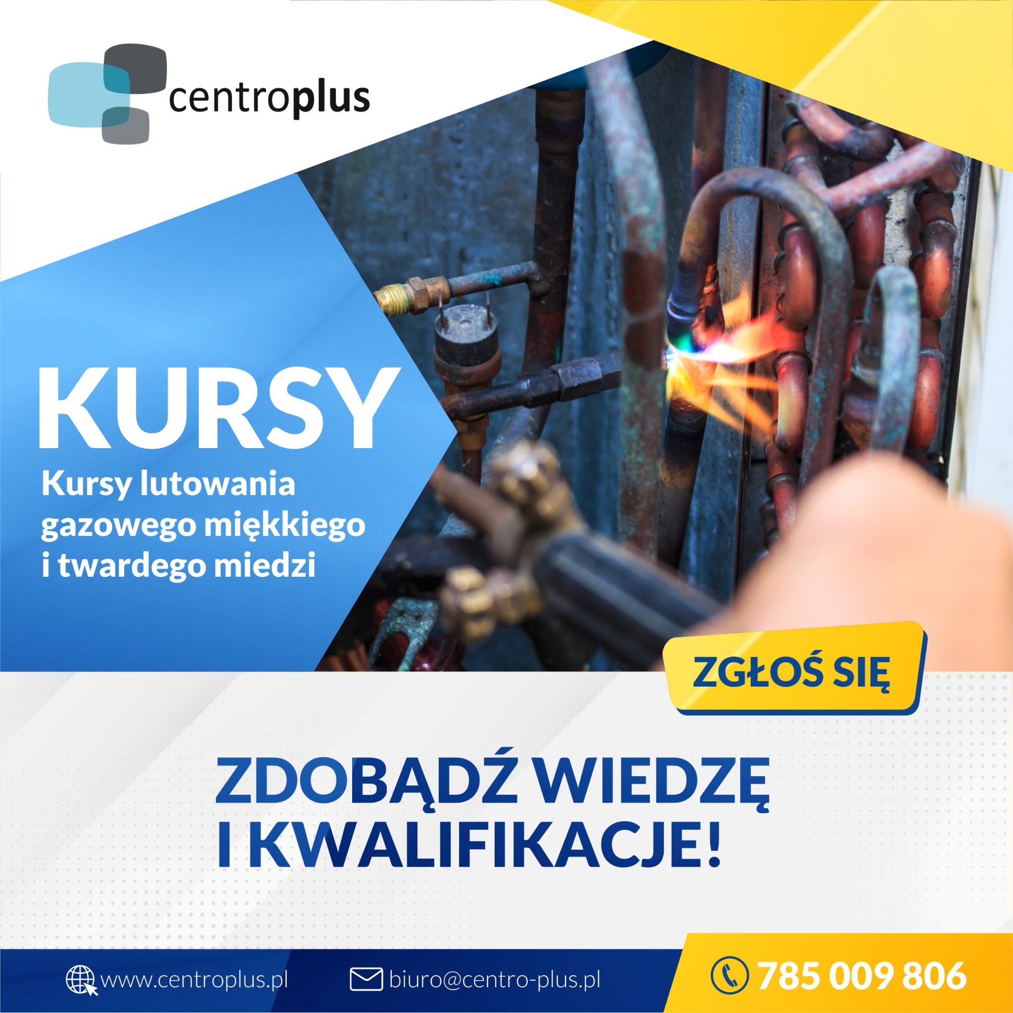 Instalacja miedziana lutowana palnikiem gazowym, płomień widoczny, ujęcie z bliska, w tle logo firmy i hasło reklamowe kursu lutowania.