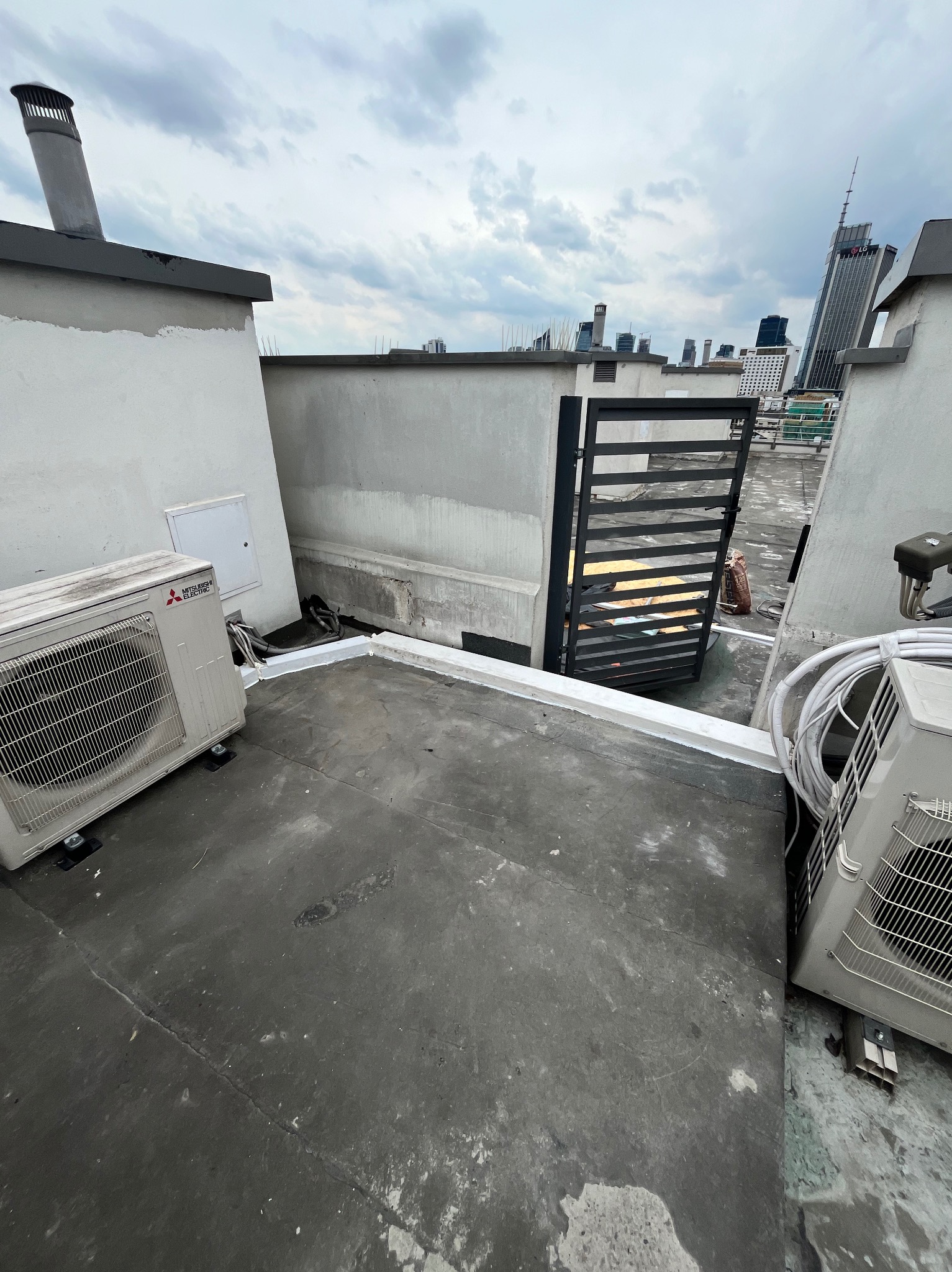 Korekta ukończonego przebiegu przewodu w kanale kablowym