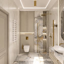 Design Atelier - Elegancka łazienka w beżach i bieli z marmurowymi akcentami. Złote detale armatury i oświetlenia dodają luksusowego charakteru. Umywalka nablatowa i owalne lustro z podświetleniem.