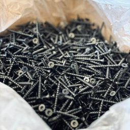 MDM GROUP SPÓŁKA Z OGRANICZONĄ ODPOWIEDZIALNOŚCIĄ SPÓŁKA KOMANDYTOWA - CZARNE WKRĘTY DO DREWNA 3,5x25 3,5x35 3,5x45 3,x5x55 4,2x70 4,2x90 I wiele więcej...