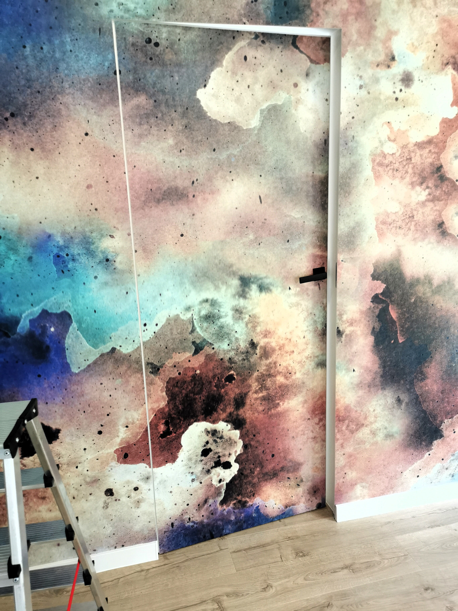 Tapetowanie DRZWI UKRYTE otwarte