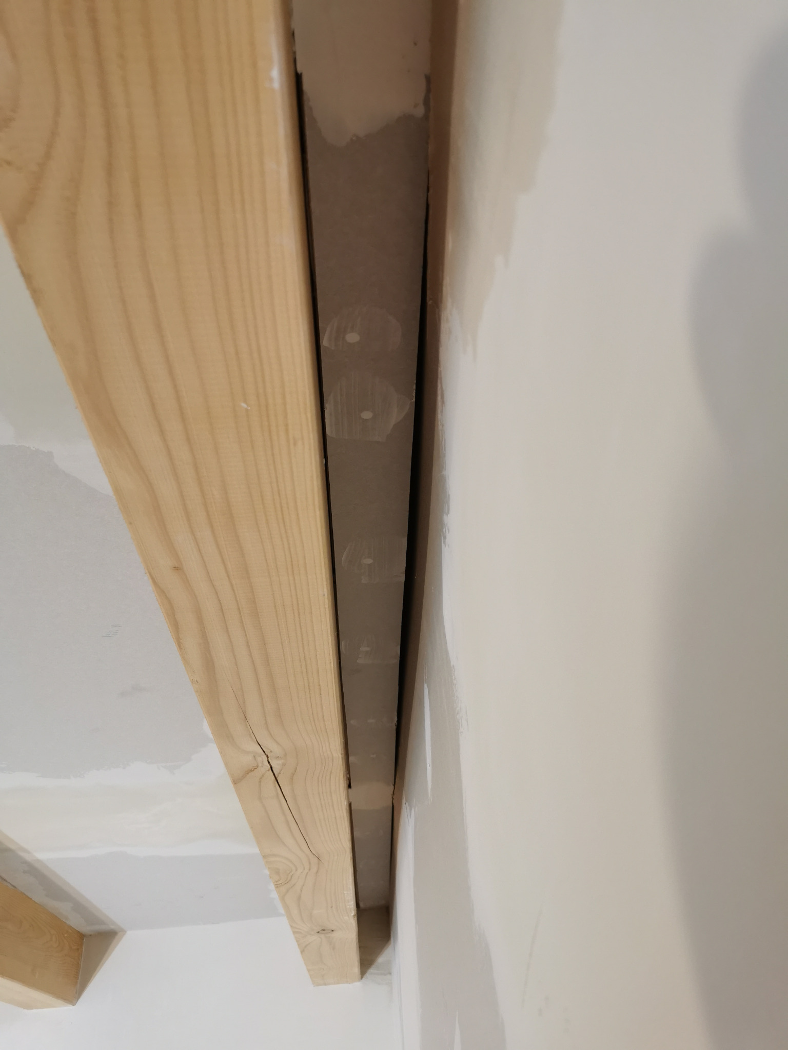 Szpachlowanie płyt gips-karton, roboty wykonuję na materiałach profesjonalnej firmy KNAUF