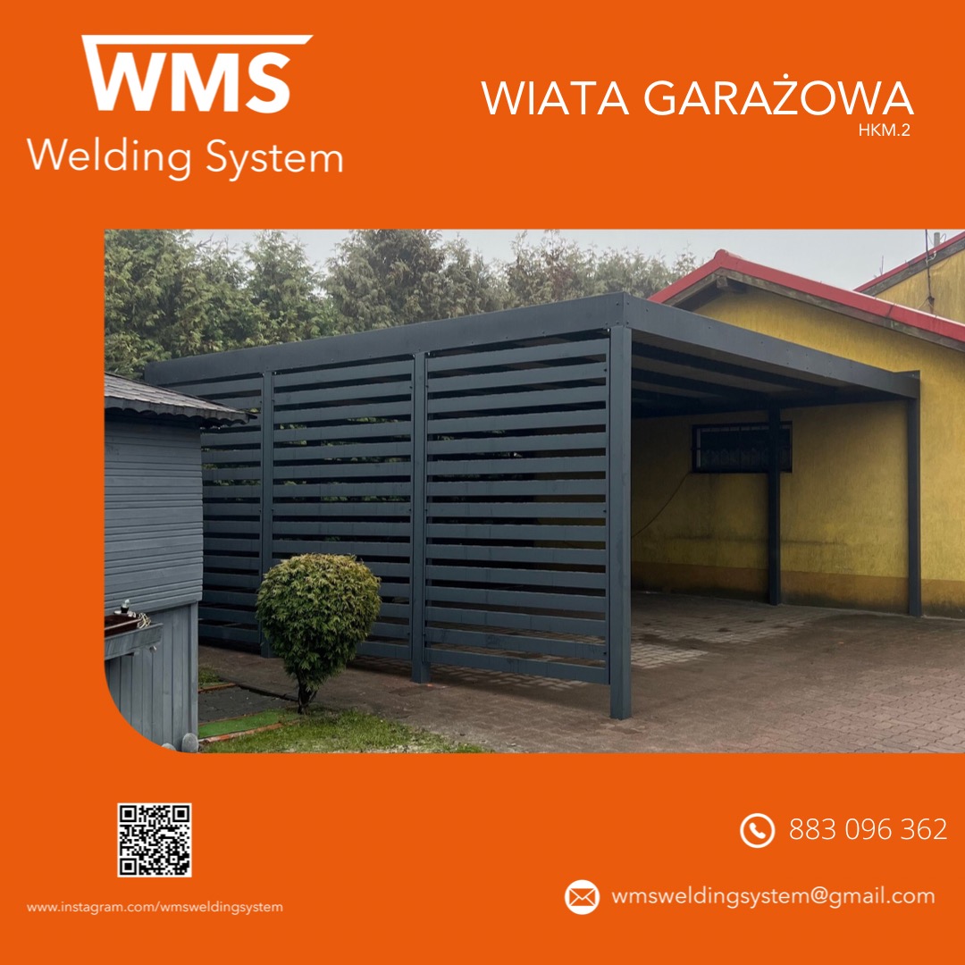 Nowoczesna wiata garażowa z poziomymi panelami w kolorze grafitowym, przylegająca do budynku z żółtą elewacją, z widocznym logo firmy WMS Welding System i danymi kontaktowymi.