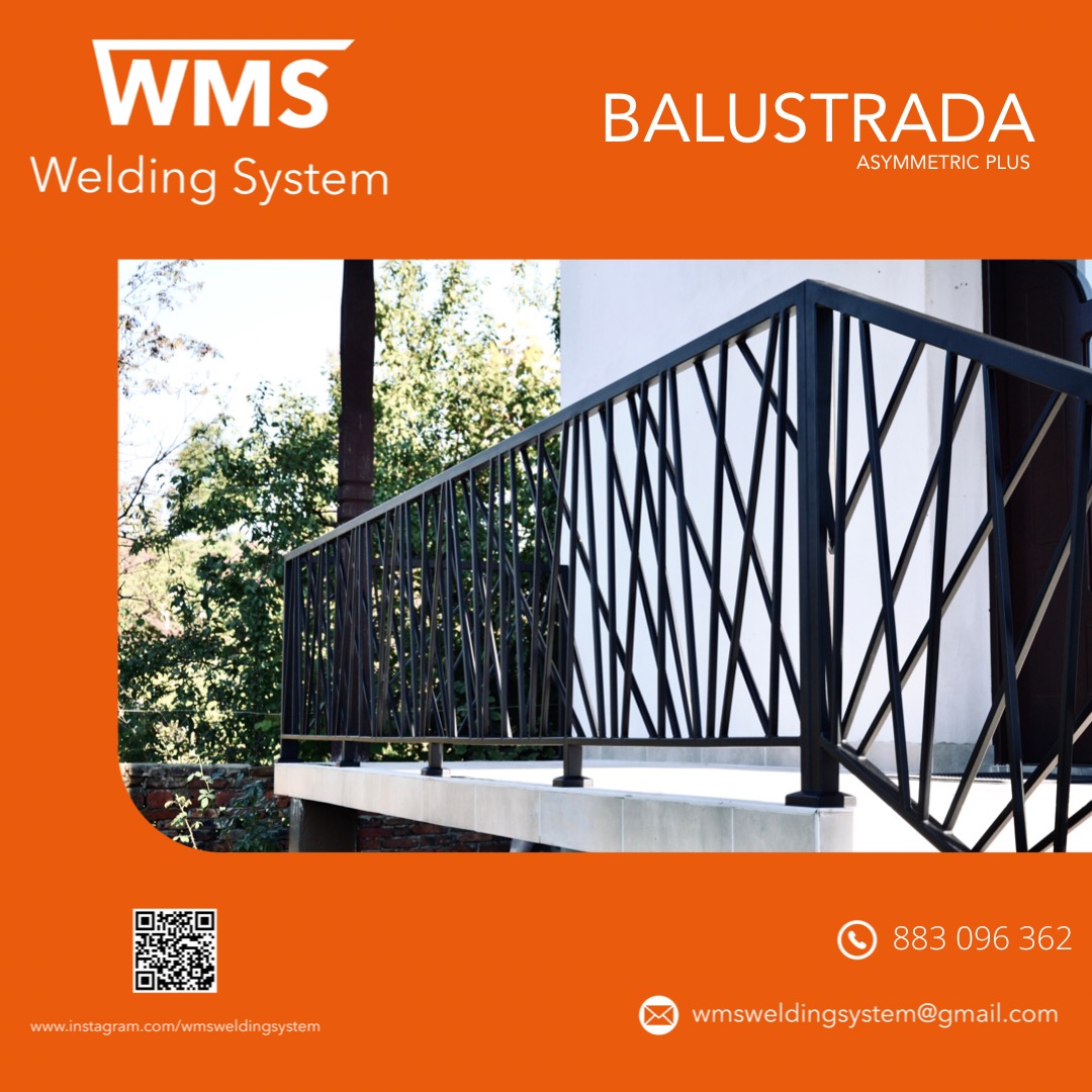 Czarna, metalowa balustrada z asymetrycznym wzorem na balkonie, widok na zieleń ogrodu w tle, prezentacja firmy spawalniczej.