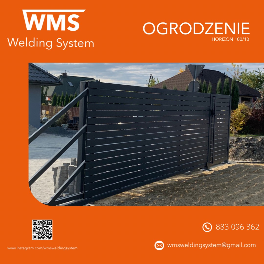 Nowoczesna, przesuwna brama wjazdowa z poziomych profili, w kolorze antracytowym, na tle domu jednorodzinnego i starannie wysypanego żwiru, z widocznym logo firmy WMS Welding System i danymi...