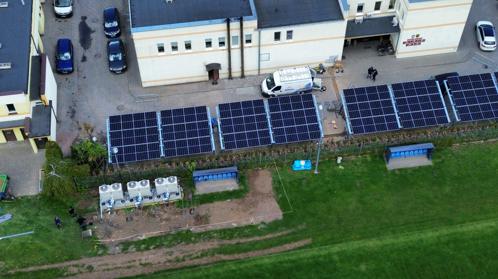 Instalacja 50 kWp na Carportach + kaskada pomp ciepła 3x45 kW mocy grzewczej
