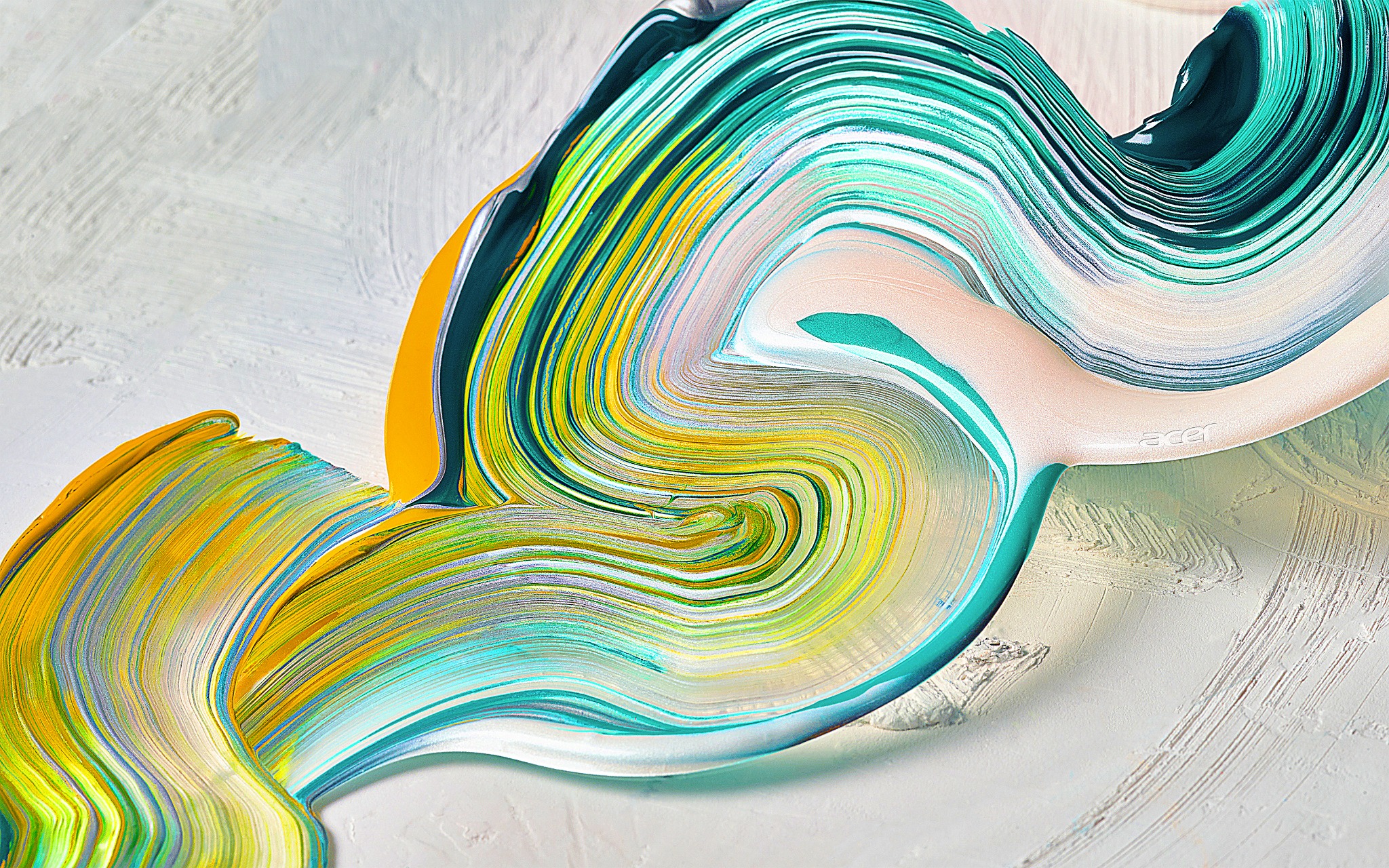 Abstrakcyjne ujęcie wielobarwnej, falistej powierzchni z widocznym logo 'acer' w prawym górnym rogu, na tle białej, teksturowanej powierzchni.
