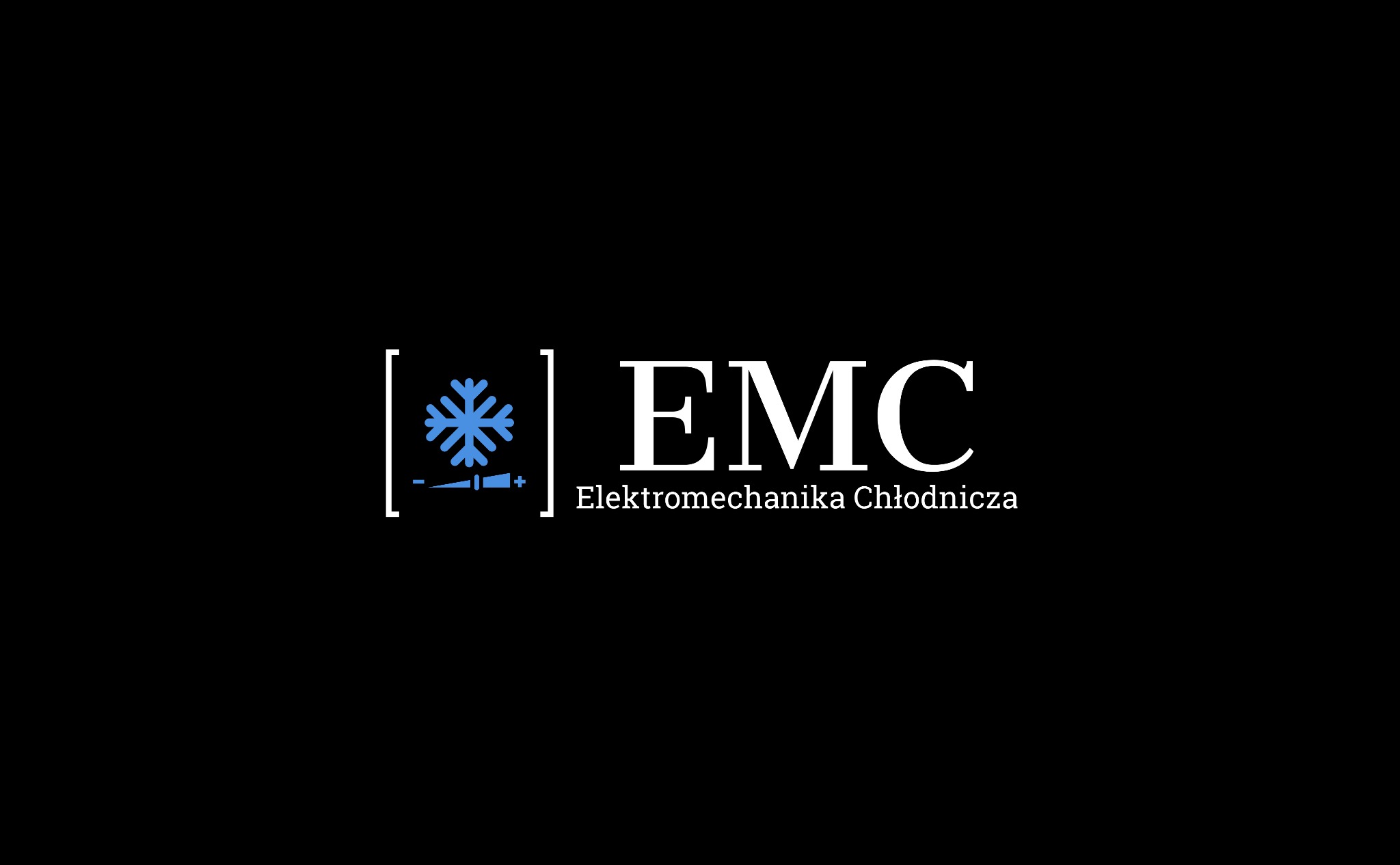 Logo firmy EMC Elektromechanika Chłodnicza z niebieskim symbolem śnieżynki i białym napisem na czarnym tle.