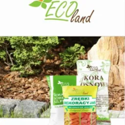 Katalog produktów Eco-land prezentujący worki z korą sosnową, korą osnową i zrębkami dekoracyjnymi na tle kory, kamieni i roślinności.
