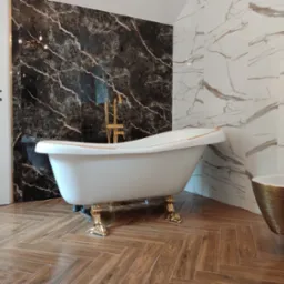 Elegancka łazienka z wolnostojącą białą wanną na złotych nóżkach, złotą armaturą i bidetem, wykończona płytkami imitującymi marmur w kolorach czerni i bieli, oraz drewnopodobną podłogą ułożoną...