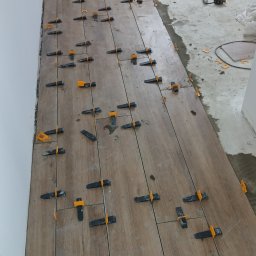 płytki podłogowe ,powierzchnia 170m2