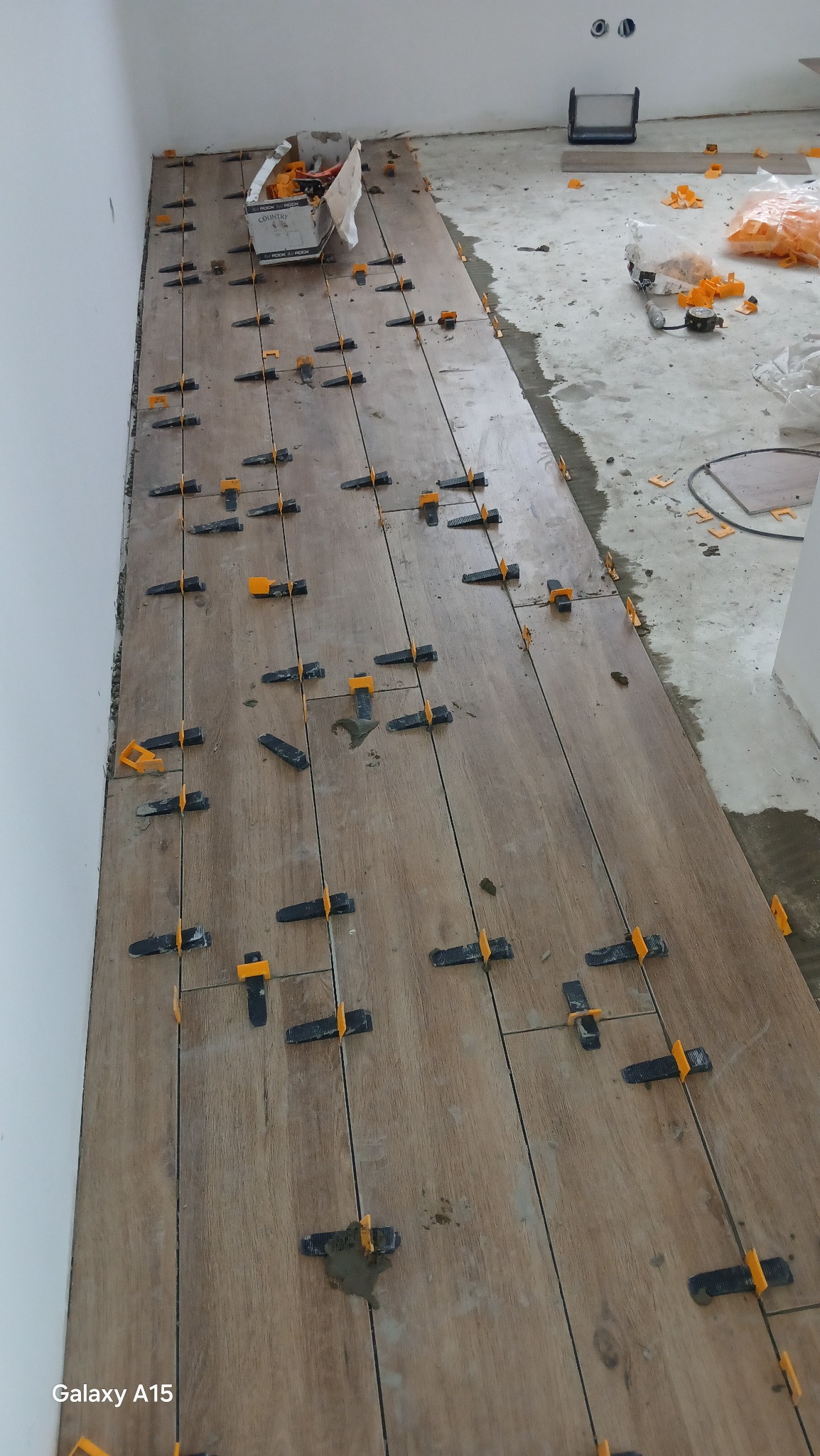 płytki podłogowe ,powierzchnia 170m2